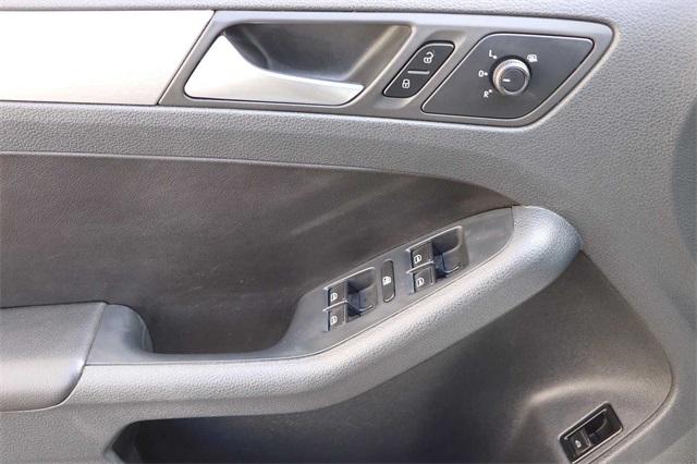 volkswagen-jetta-2016-p-3vwd17aj3gm291192image-9