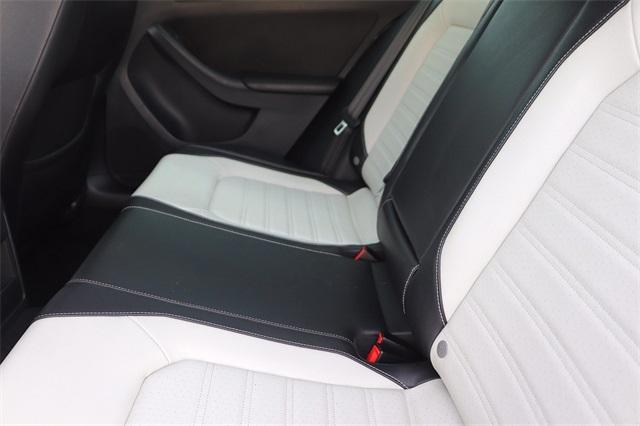 volkswagen-jetta-2016-p-3vwd17aj1gm249748image-10