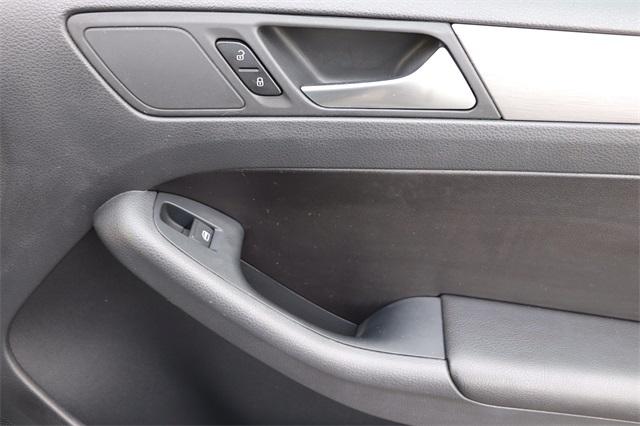 volkswagen-jetta-2016-p-3vwd17aj1gm249748image-16