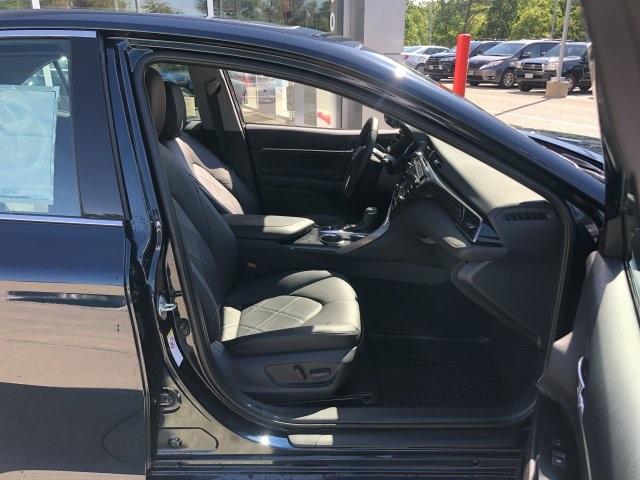 6560-toyota-camry-2019-