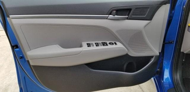 6753-hyundai-elantra-2017-48412f45