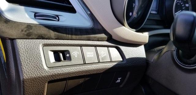 6886-hyundai-santafe-2017-j0412a65