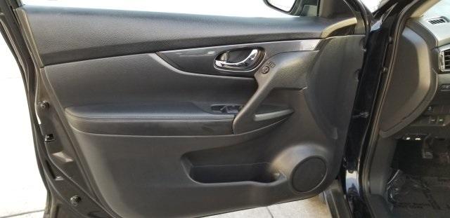 6950-nissan-rogue-2017-22117