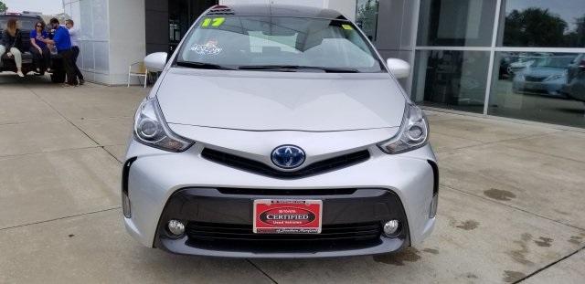 7169-toyota-priusv-2017-1249