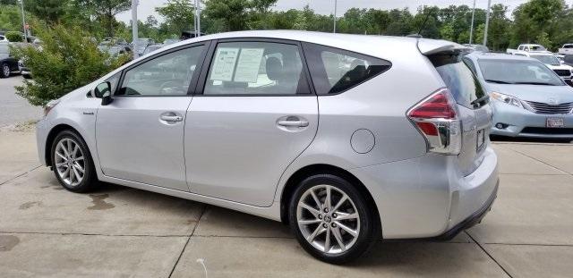7172-toyota-priusv-2017-1249