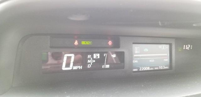 7177-toyota-priusv-2017-1249