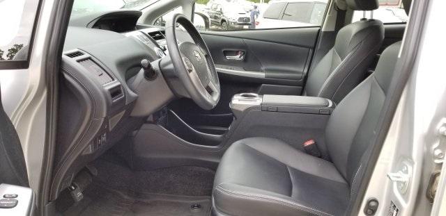 7179-toyota-priusv-2017-1249