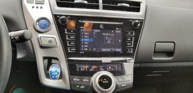 7180-toyota-priusv-2017-1249