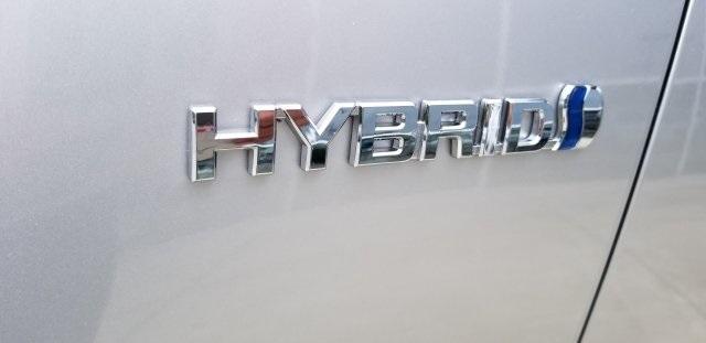 7189-toyota-priusv-2017-1249