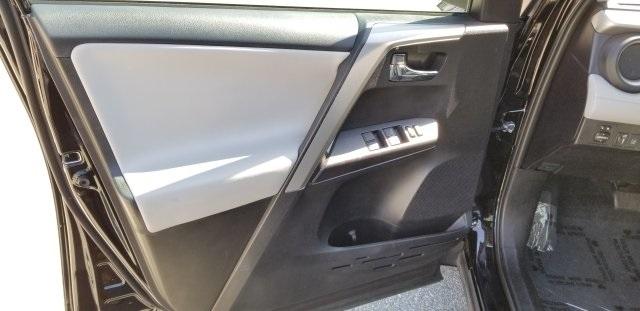 7426-toyota-rav4-2018-