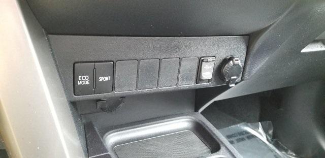 7505-toyota-rav4-2018-