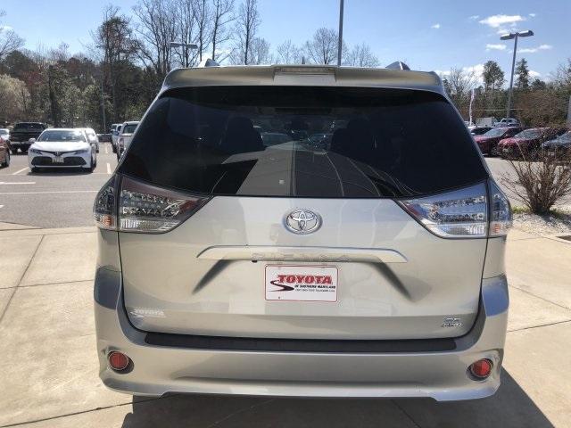 7635-toyota-sienna-2019-5352