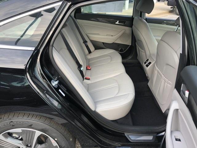 7768-hyundai-sonataplug-inhybrid-2019-l0432f4p