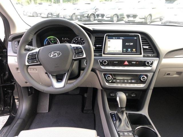 7771-hyundai-sonataplug-inhybrid-2019-l0432f4p