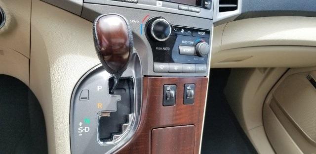 7915-toyota-venza-2011-2822