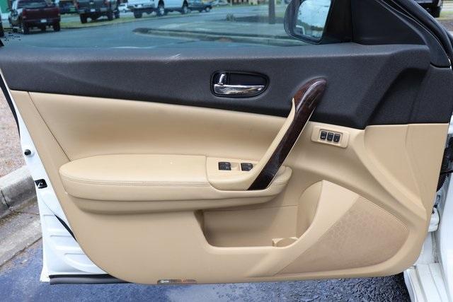 814-nissan-maxima-2011-16211