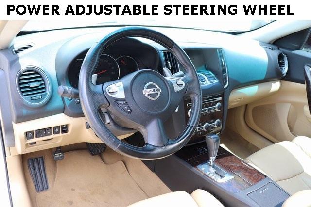 819-nissan-maxima-2011-16211