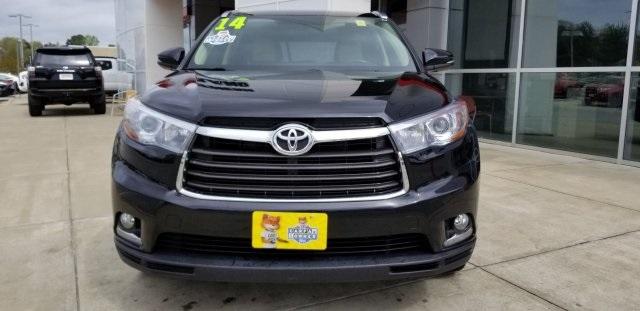 8223-toyota-highlander-2014-