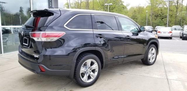 8228-toyota-highlander-2014-