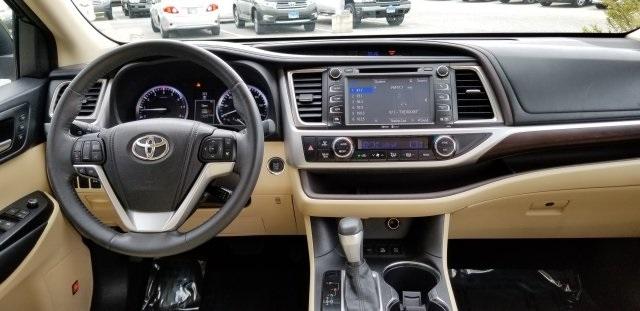 8231-toyota-highlander-2014-