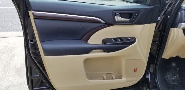 8236-toyota-highlander-2014-