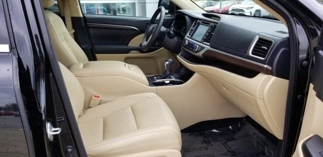 8237-toyota-highlander-2014-