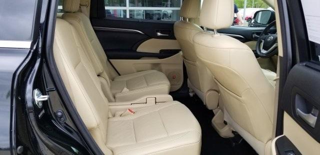 8238-toyota-highlander-2014-