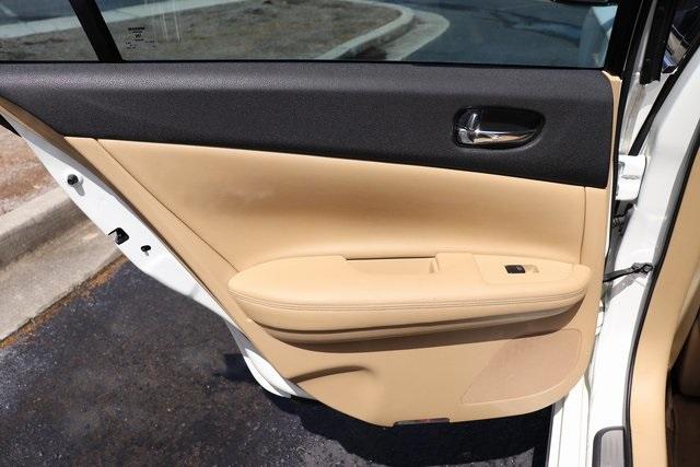 834-nissan-maxima-2011-16211