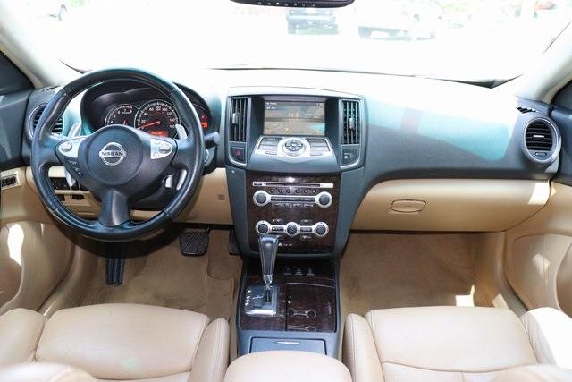 836-nissan-maxima-2011-16211