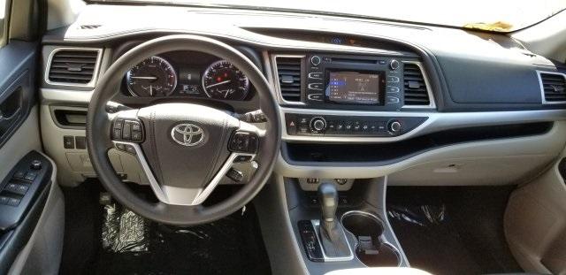 8405-toyota-highlander-2015-