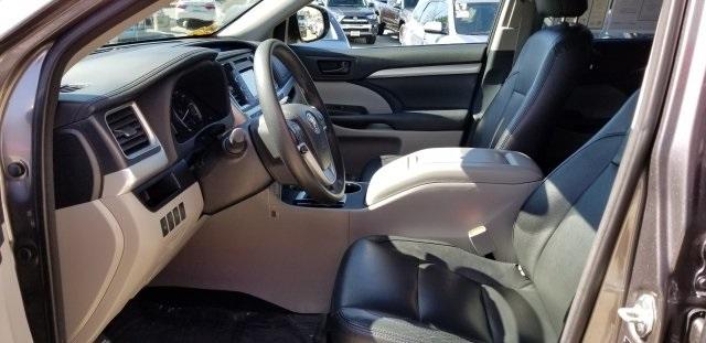 8406-toyota-highlander-2015-