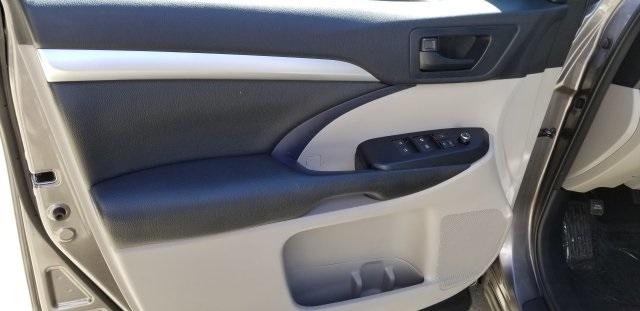 8410-toyota-highlander-2015-