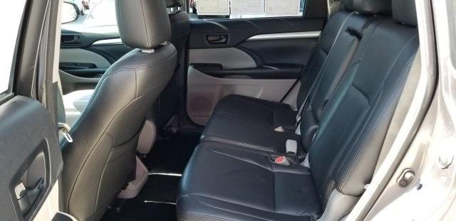 8413-toyota-highlander-2015-