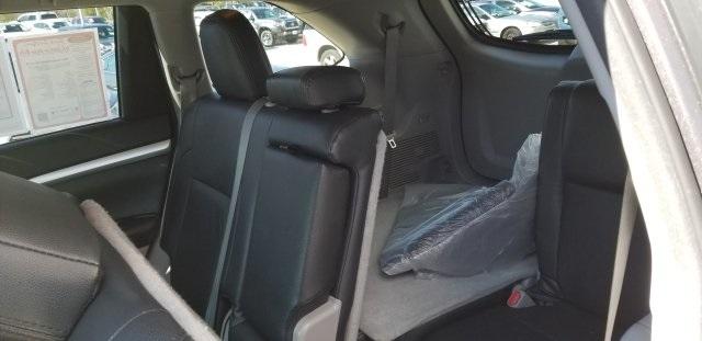 8414-toyota-highlander-2015-