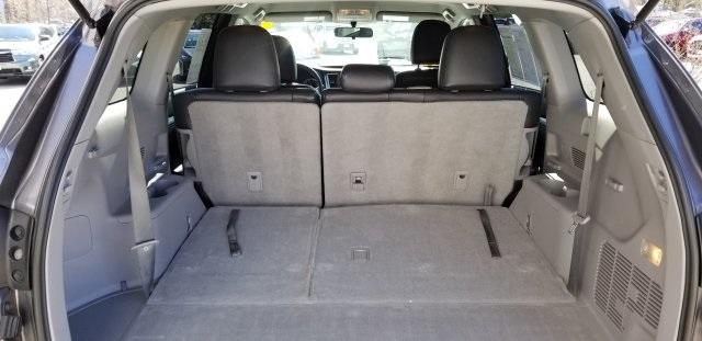 8416-toyota-highlander-2015-