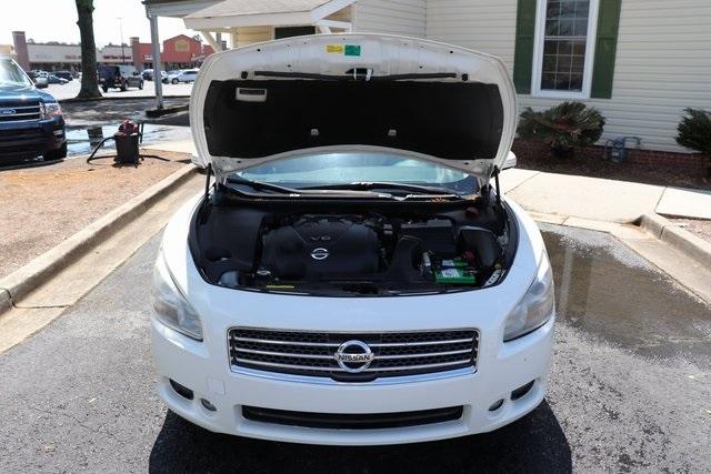 843-nissan-maxima-2011-16211
