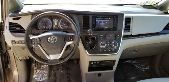 8499-toyota-sienna-2015-5328