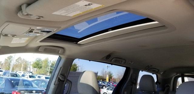8504-toyota-sienna-2015-5328