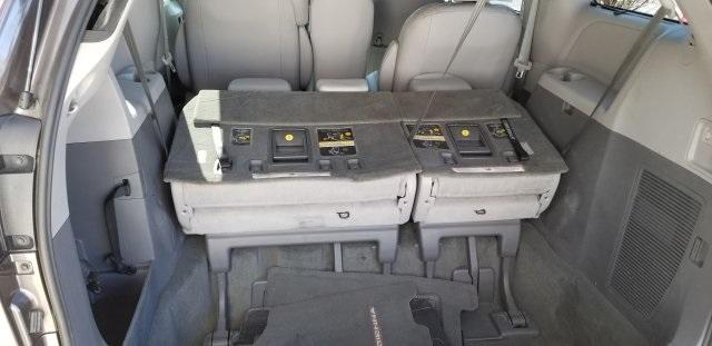 8509-toyota-sienna-2015-5328