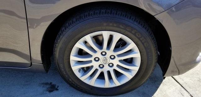 8511-toyota-sienna-2015-5328
