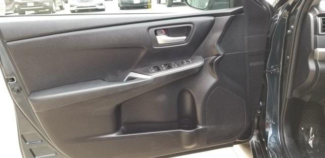 8765-toyota-camry-2016-
