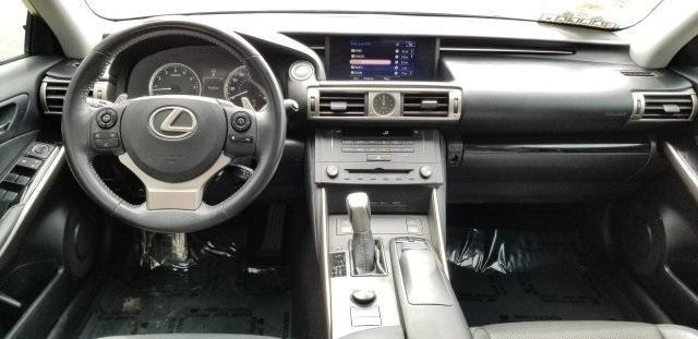 8915-lexus-is-2016-9510