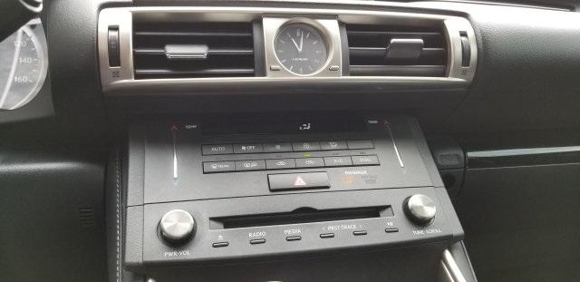 8919-lexus-is-2016-9510