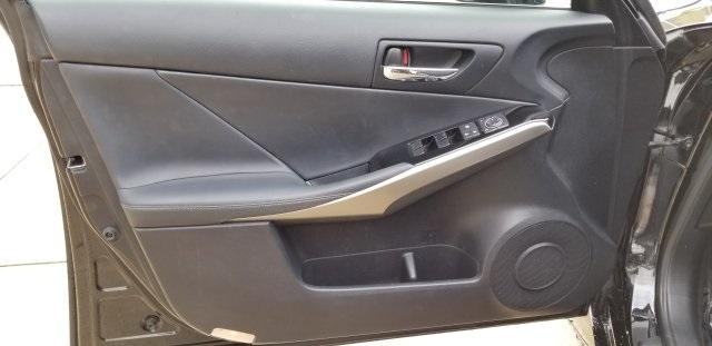 8921-lexus-is-2016-9510
