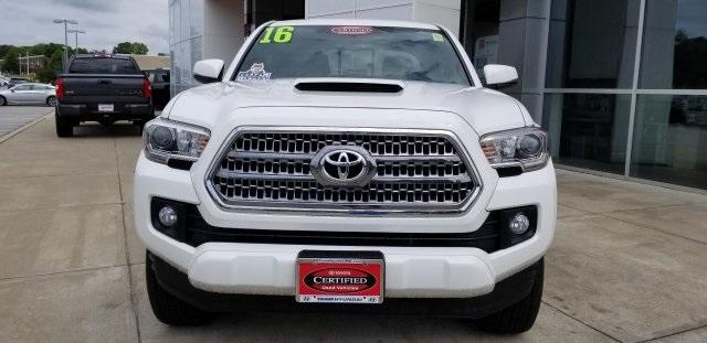 8929-toyota-tacoma-2016-