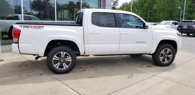 8937-toyota-tacoma-2016-