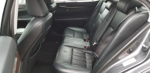 8973-lexus-es-2016-9000