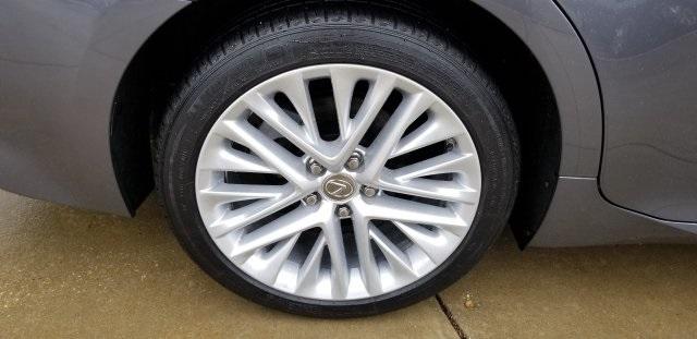 8979-lexus-es-2016-9000