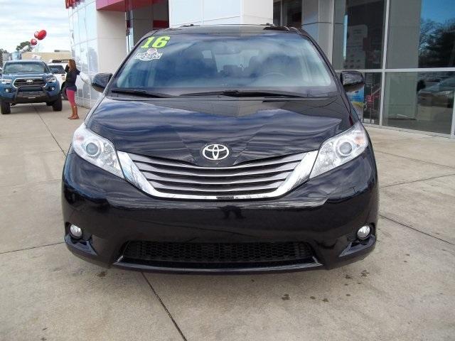 9004-toyota-sienna-2016-5328