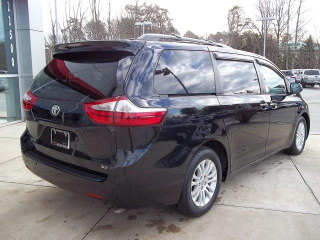 9009-toyota-sienna-2016-5328